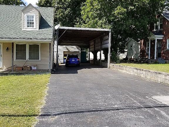 4th image of 806 W 9th St