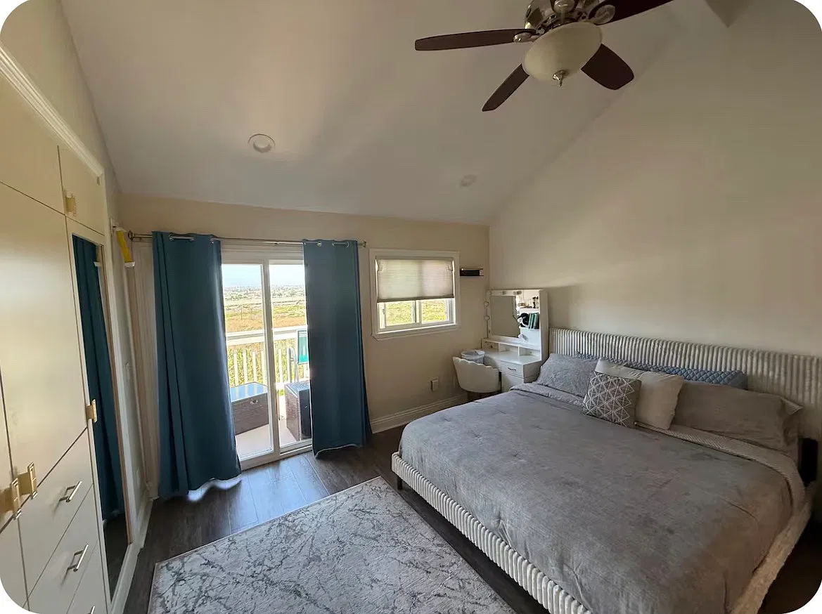 3 bed, 2.5 bath, 1658 sqft, $6,950 — Photo 2