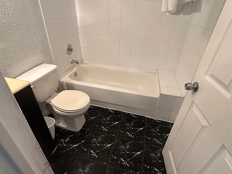 20911 NE 12th Ave — Photo 3