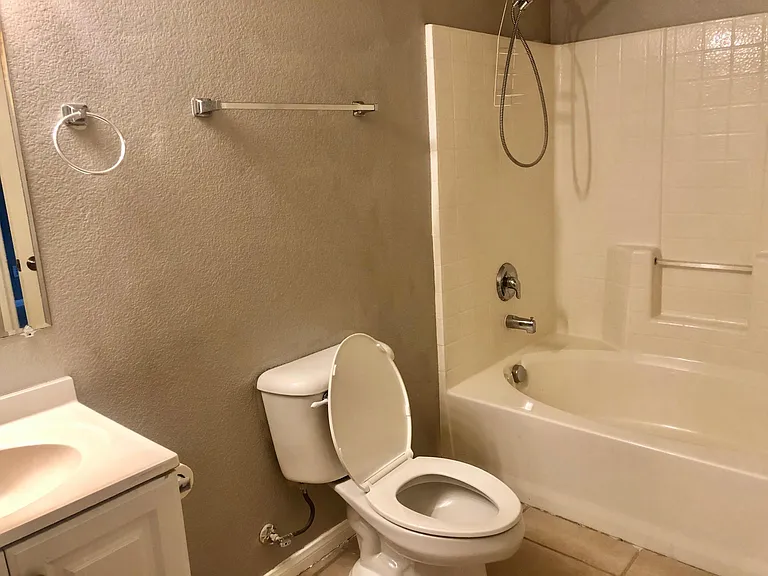 1011 Jubilee Ct — Photo 5