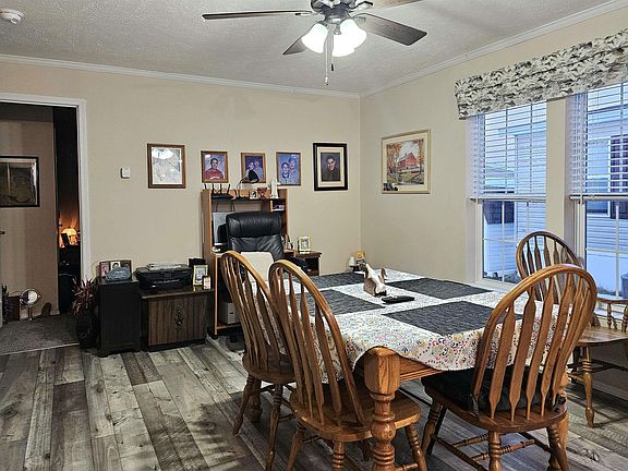 4th image of 1103 Peachtree Ct