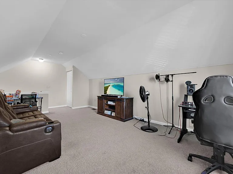 721 Farmwood Ln — Photo 20
