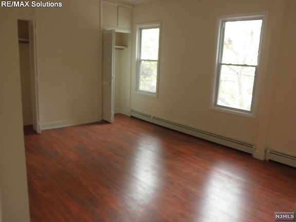 4th image of 396 Union St