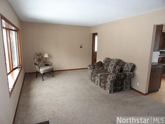 3rd image of 1384 Belmont Ln E
