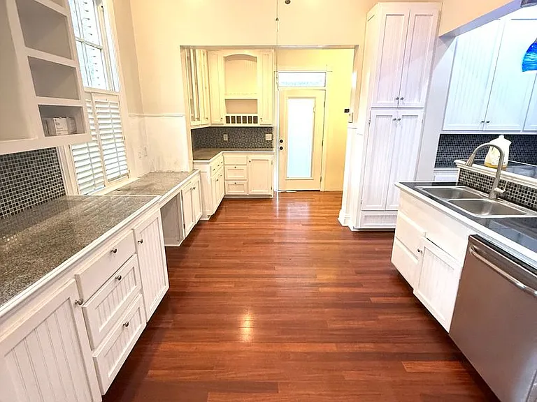 144 Clanton Ave — Photo 6