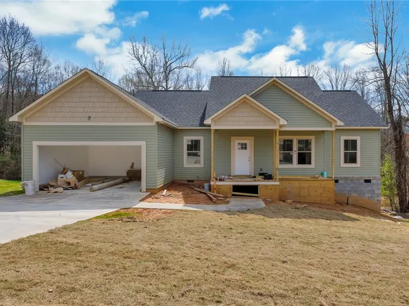 1353 Campbell Rd, Williamston, SC 29697