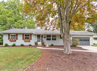 1083 Woodside Dr, Haslett, MI 48840