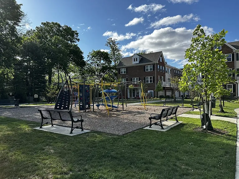 33 Landmark Ln — Photo 32