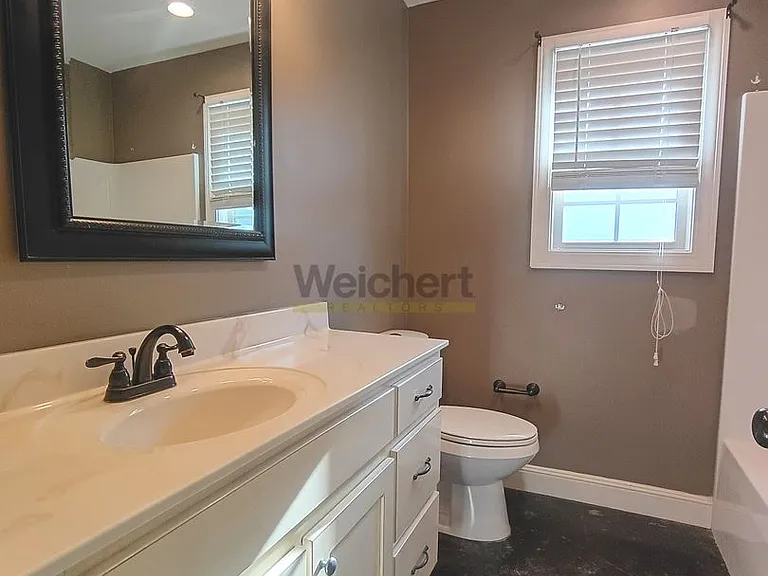 1112 Gregory Ct — Photo 19