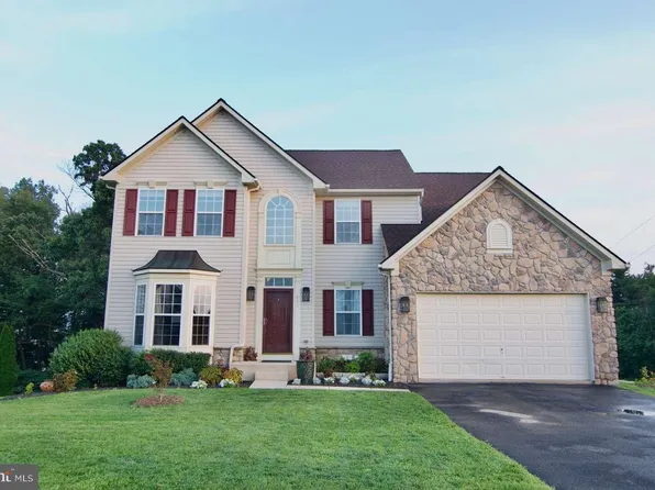 445 Lakeview Dr, Spring Grove, PA 17362