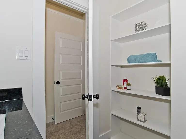 835 Winston St — Photo 23