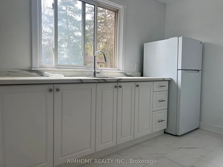 425 Burlington Ave #4 — Photo 9