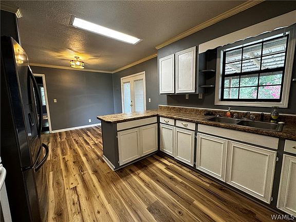 3rd image of 17 Henderson Ave