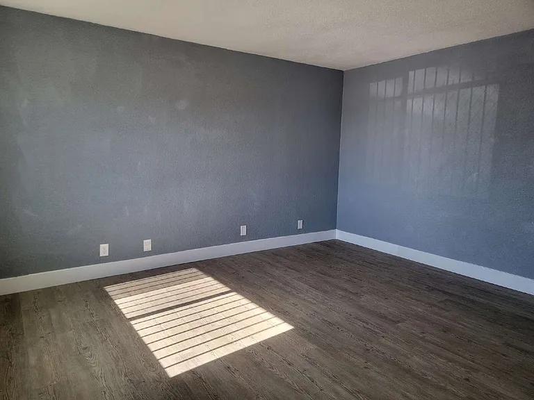 216 W New York Ave #4 — Photo 3