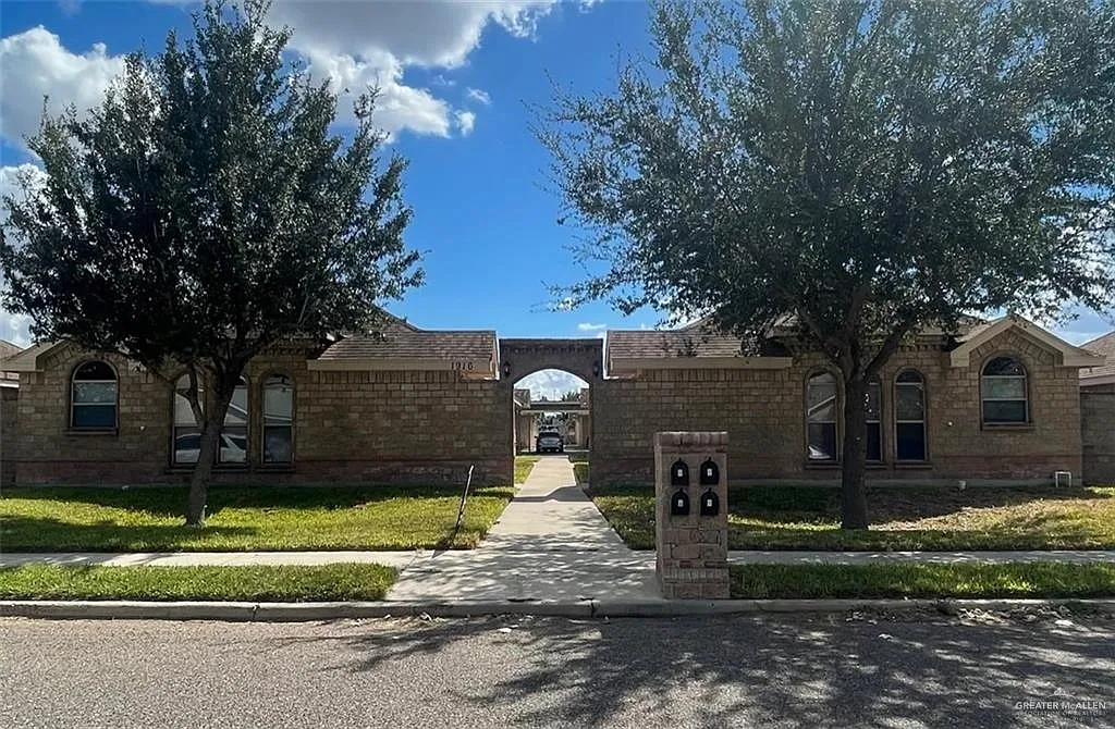 2 bed, 2.5 bath, 1044 sqft, $880 — Photo 1