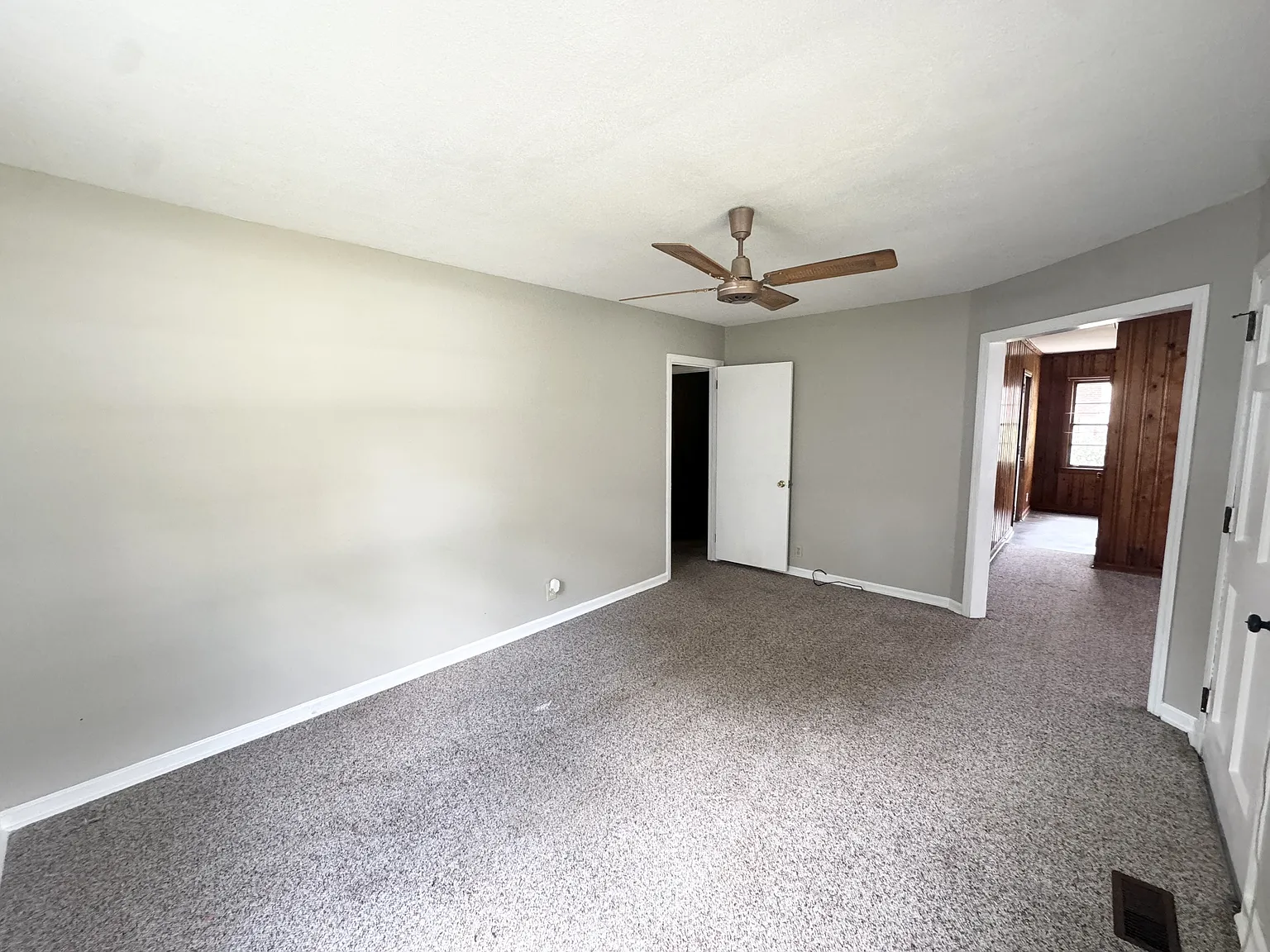 221 Shirley Drive - 1 — Photo 4