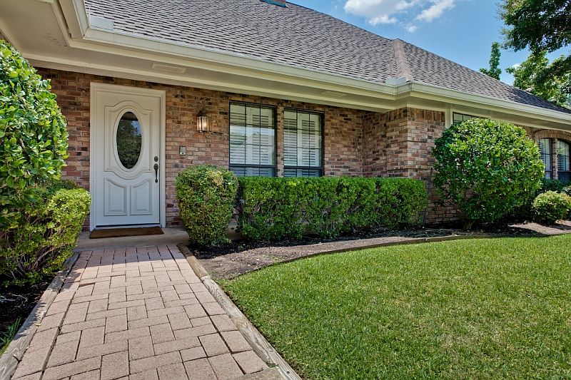 2nd image of 4403 Eaton Cir