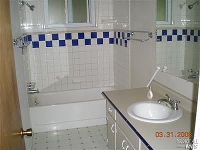 3rd image of 1454 Sheridan Dr