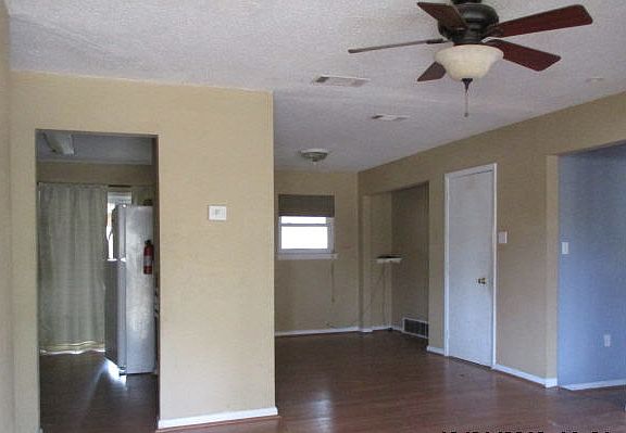 3rd image of 111 E Sunset Dr