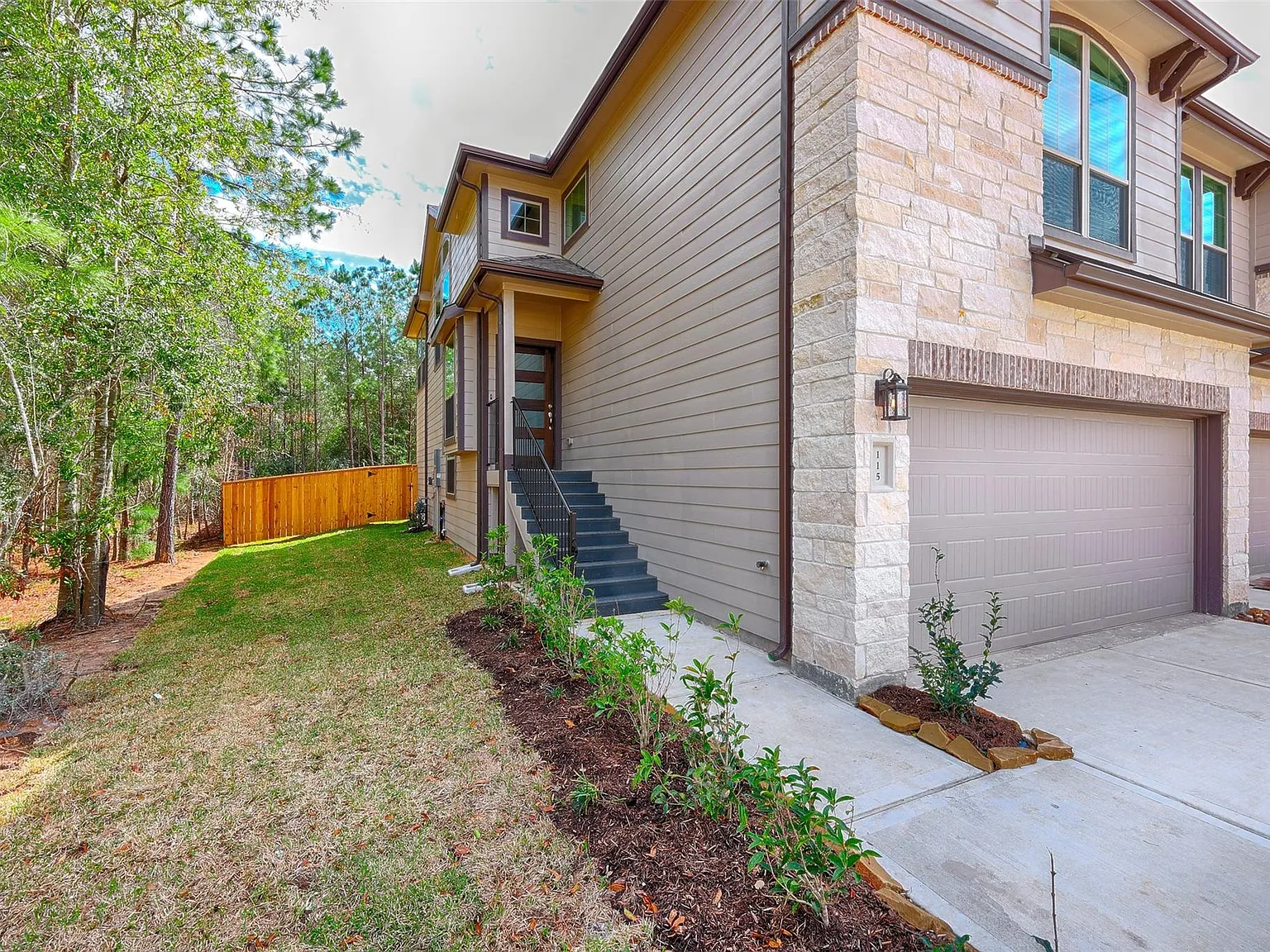 3 bed, 2.5 bath, 1962 sqft, $2,300 — Photo 2