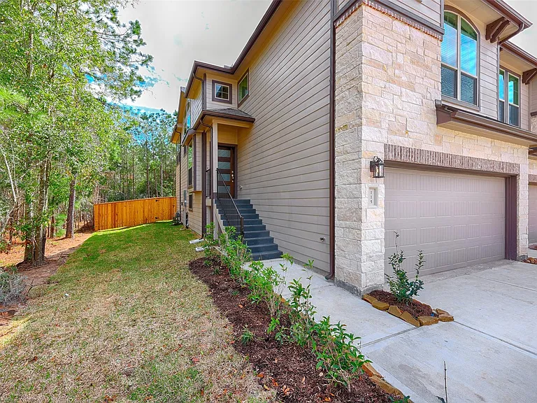 115 Handley Dr — Photo 2