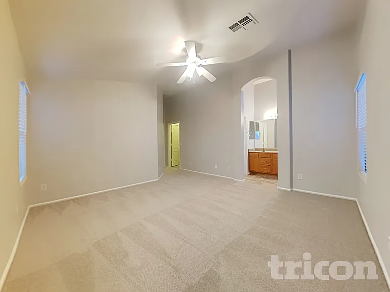 15833 W Moreland St — Photo 9