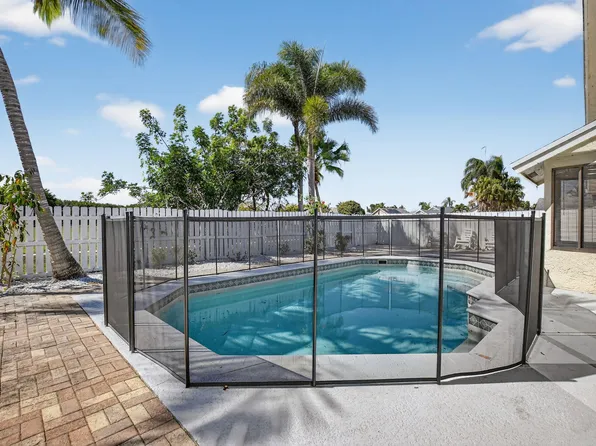 22732 Pickerel Cir, Boca Raton, FL 33428