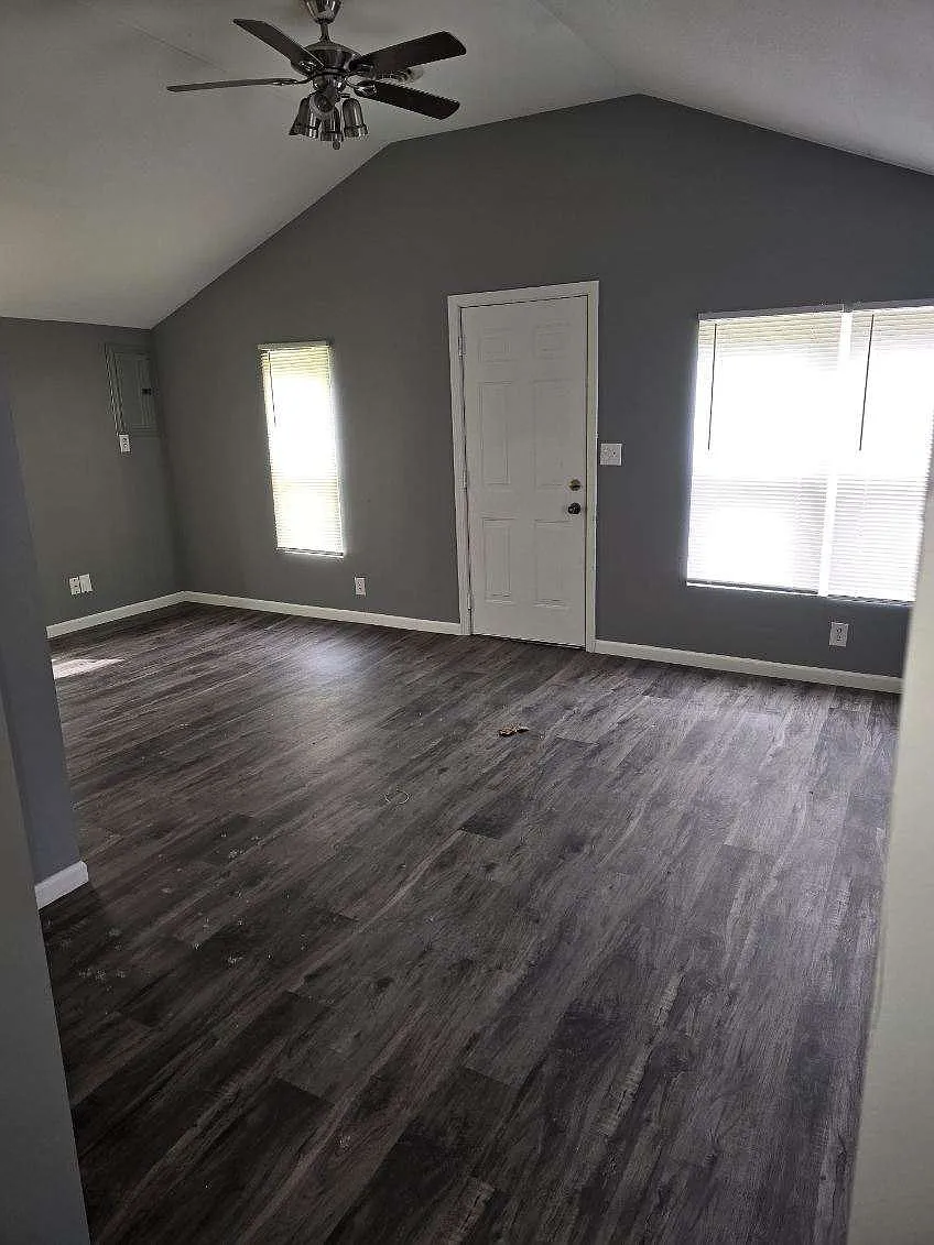 2 bed, 725 sqft, $1,200 — Photo 2