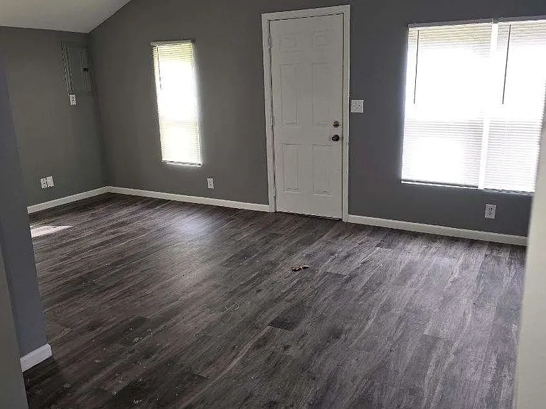 4914 W Burns Ave — Photo 2