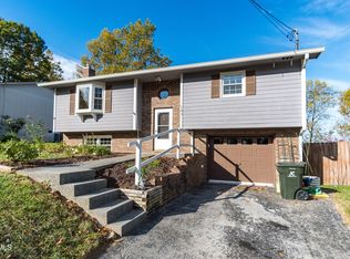 145 Village Ln, Johnson City, TN 37615