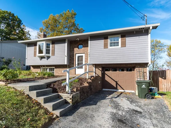 145 Village Ln, Johnson City, TN 37615