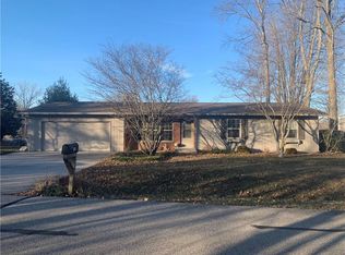 3816 W South Wood Lake Dr, Columbus, IN 47201