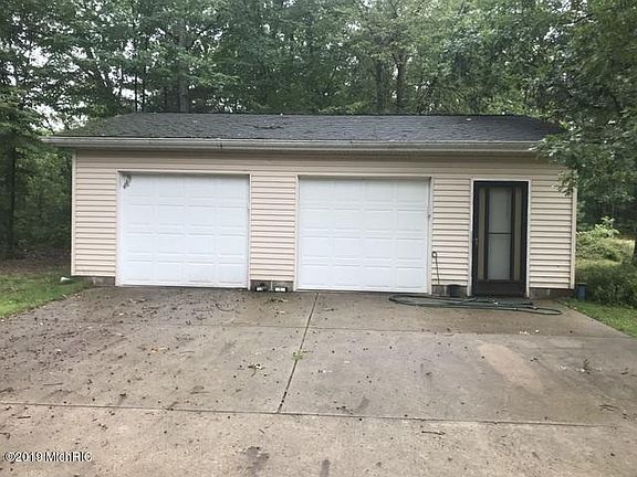 3rd image of 9255 N Woodbridge Dr