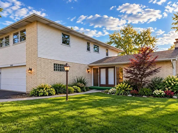 N240 County Farm Rd, Winfield, IL 60190