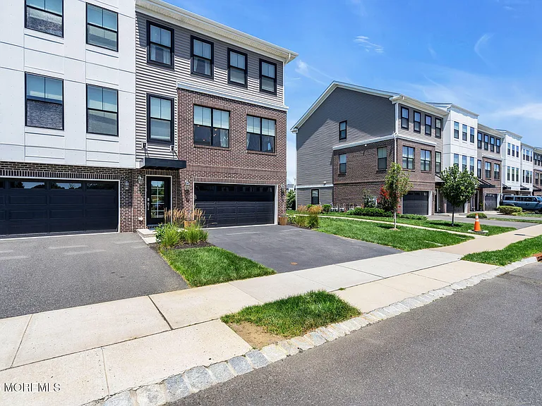 35 Kelly Way — Photo 43