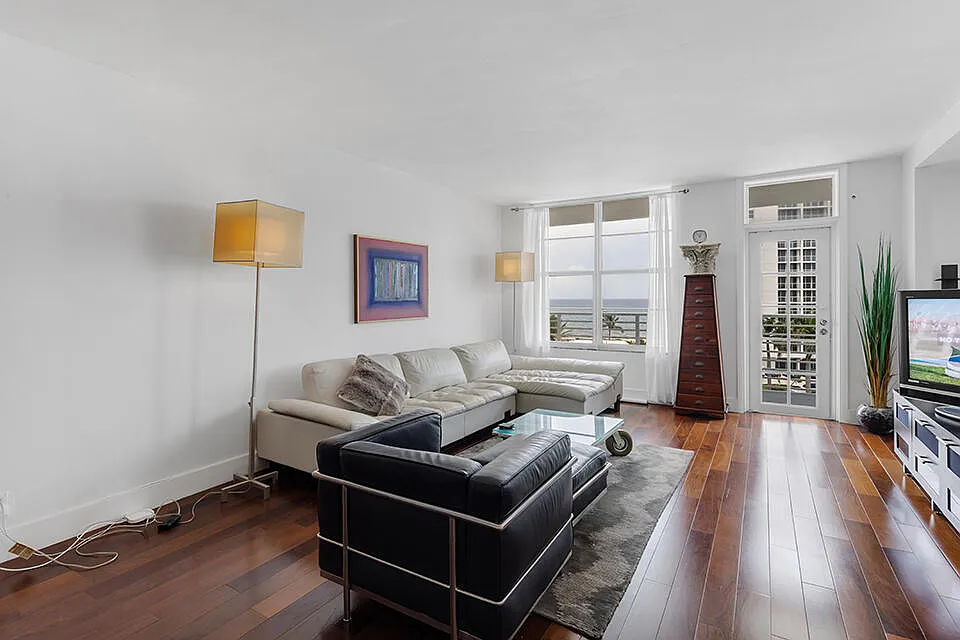 1 bed, 1.0 bath, 985 sqft, $3,200 — Photo 2