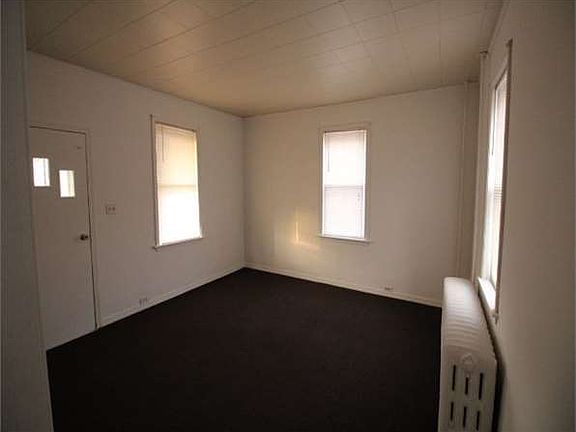 2nd image of 123 Reynolds St