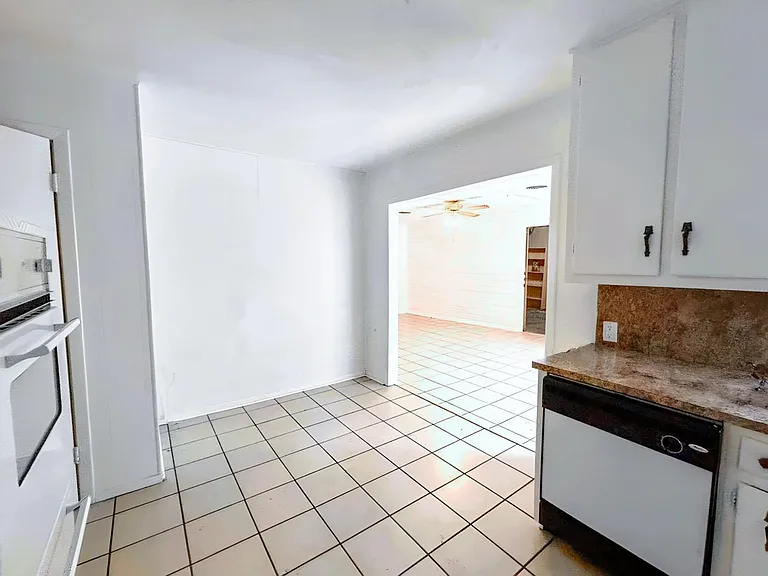 301 Randle Dr — Photo 6