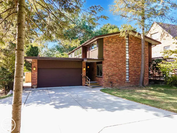 459 Washington Rd, Grosse Pointe, MI 48230