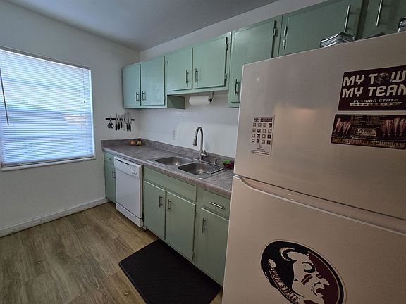 4th image of 2325 W Pensacola St APT 105
