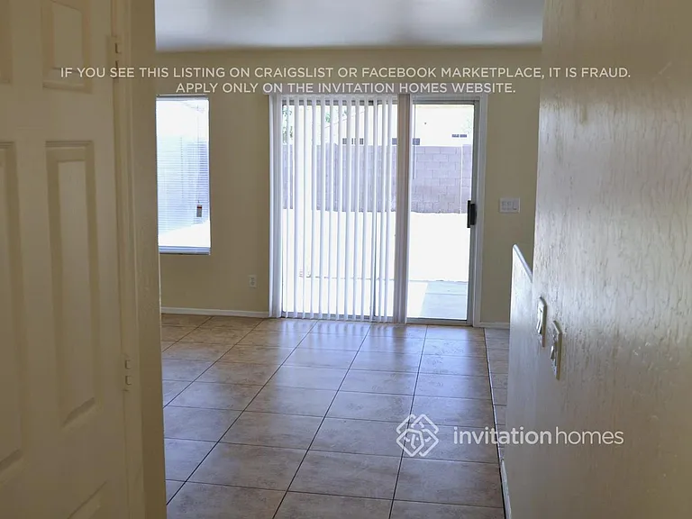 11967 W Holly St — Photo 2
