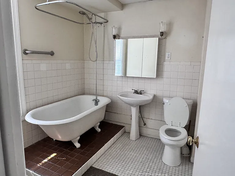 410 Floyd St #3 — Photo 15