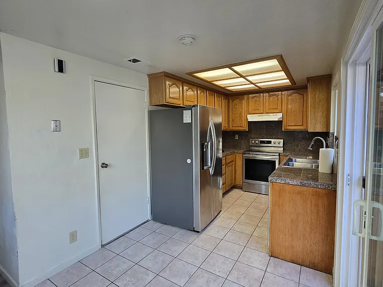 2595 Mabury Sq — Photo 3