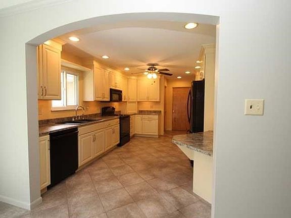 5th image of 2605 W Brook Dr