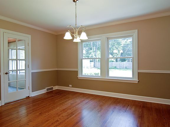 4th image of 327 S Windsor Dr