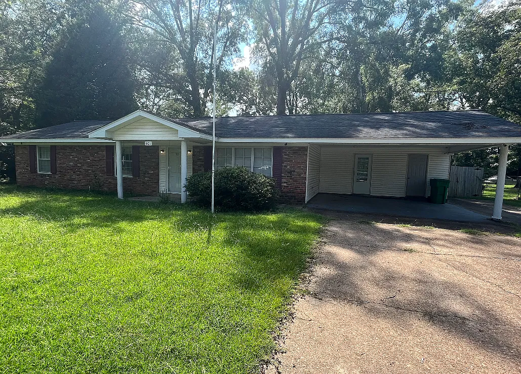 3 bed, $1,700 — Photo 1