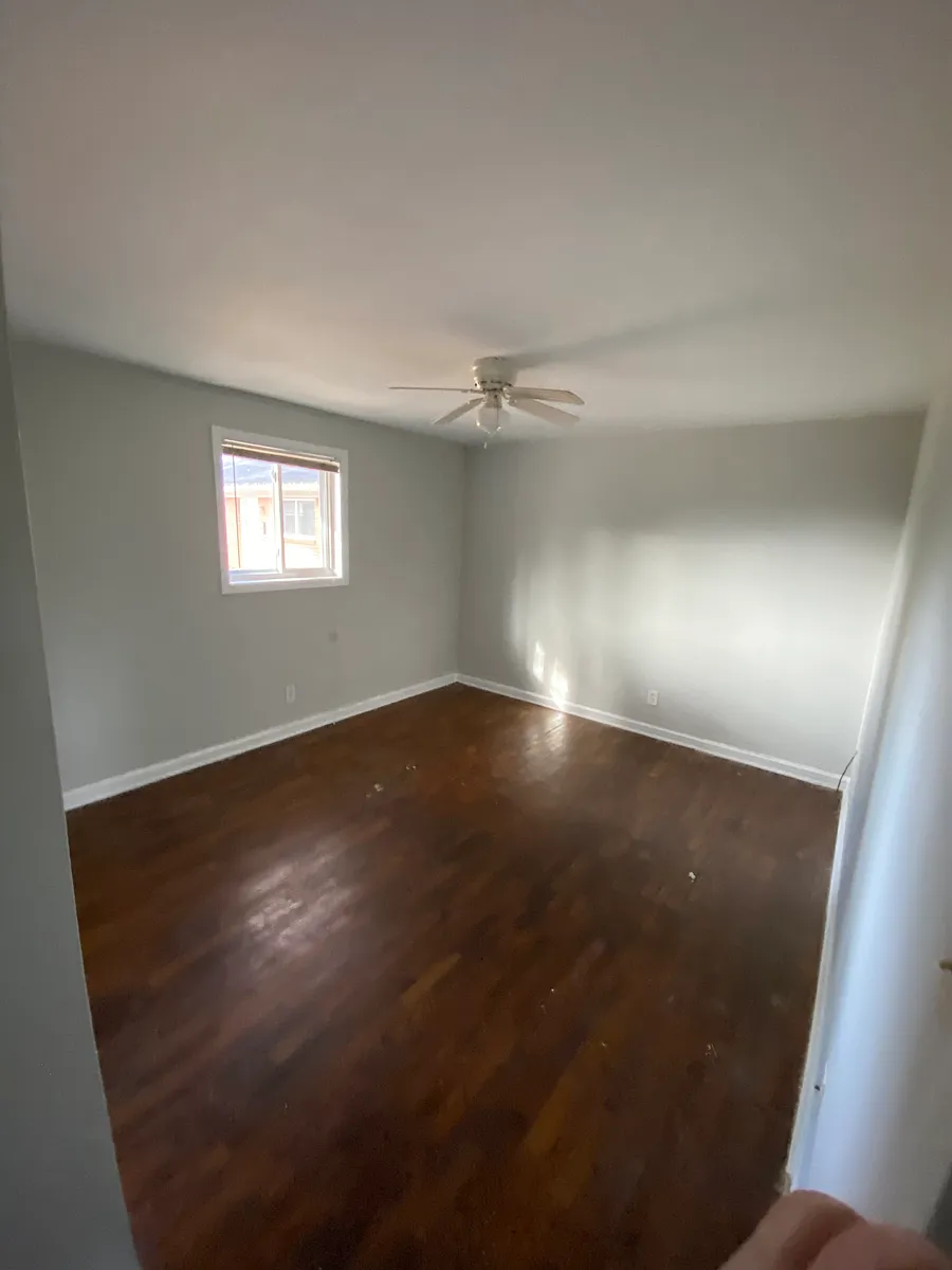 Building Photo - 2406 Spring Garden St #4