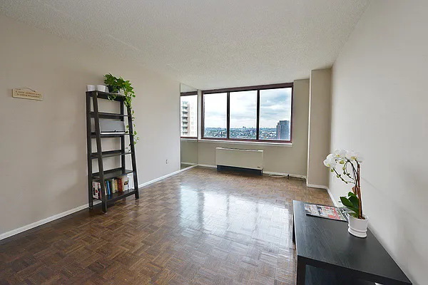 Sold by Nest Seekers International | media 2
