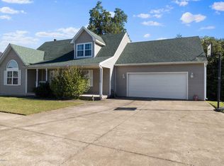 7239 S Woodland Dr, Radcliff, KY 40160