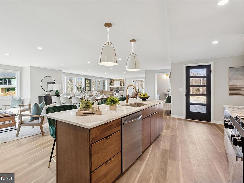 1st image of 410 Sandy Bank Rd